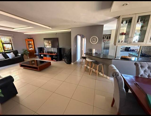 4 BEDROOM HOUSE FOR SALE IN THE REEDS